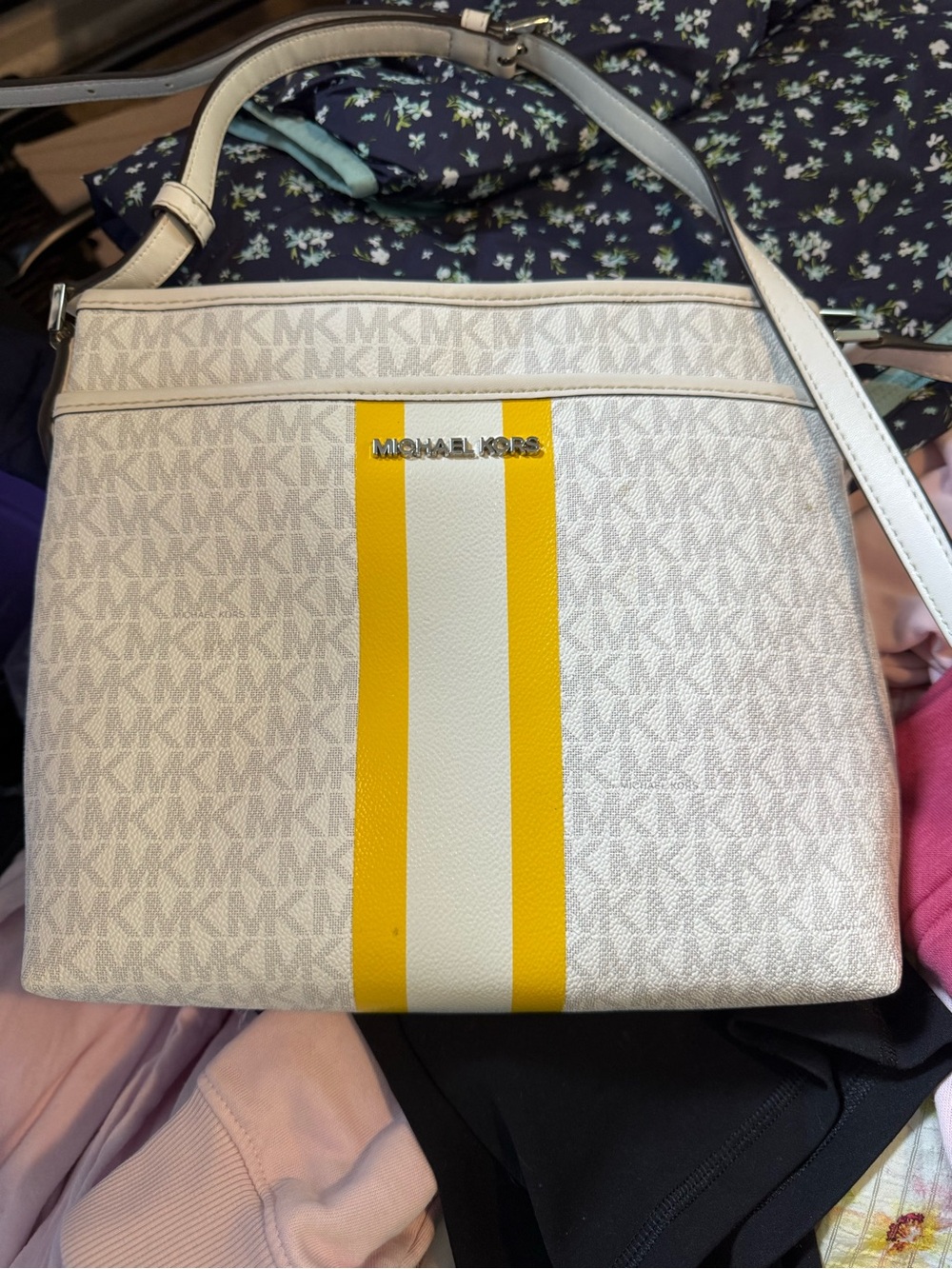 Excellent condition Michael Kors White Crossbody and wallet